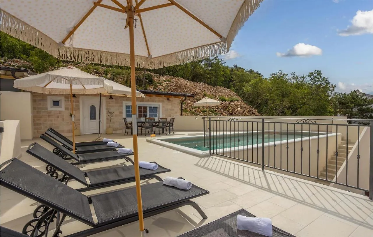Tatil Evi Nice Home In Dramalj With Wi-Fi